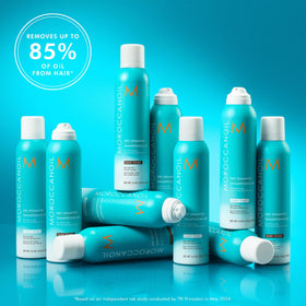 Moroccanoil Shampoo Sec Ton Foncé 1,7 oz en usage sur cheveux
