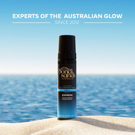 Mousse auto-bronzante Bondi Sands en utilisation à l'extérieur