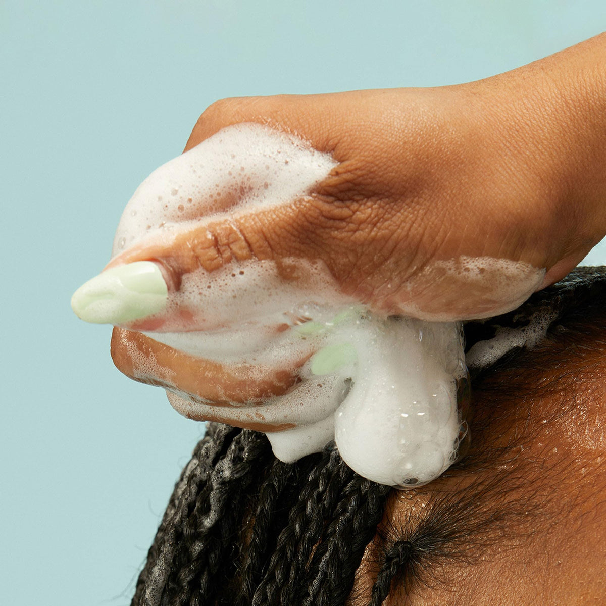 Mousse PATTERN en action pour boucles volumineuses