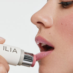 Multi-Stick ILIA Tenderly, application sur les joues