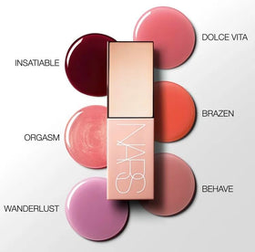NARS Afterglow Liquid Blush Brazen 6,5 ml avec autres produits de maquillage