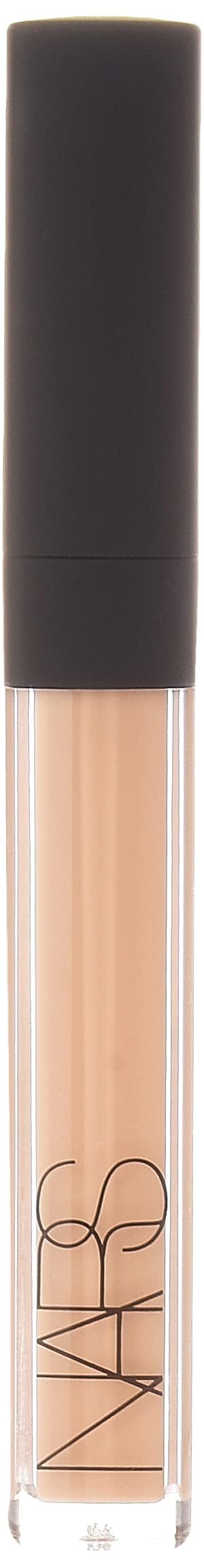 NARS Radiant Creamy Concealer Custard 18g en situation sur une table de maquillage