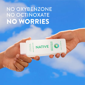 Native Crème Solaire Minérale SPF 30 application sur le bras