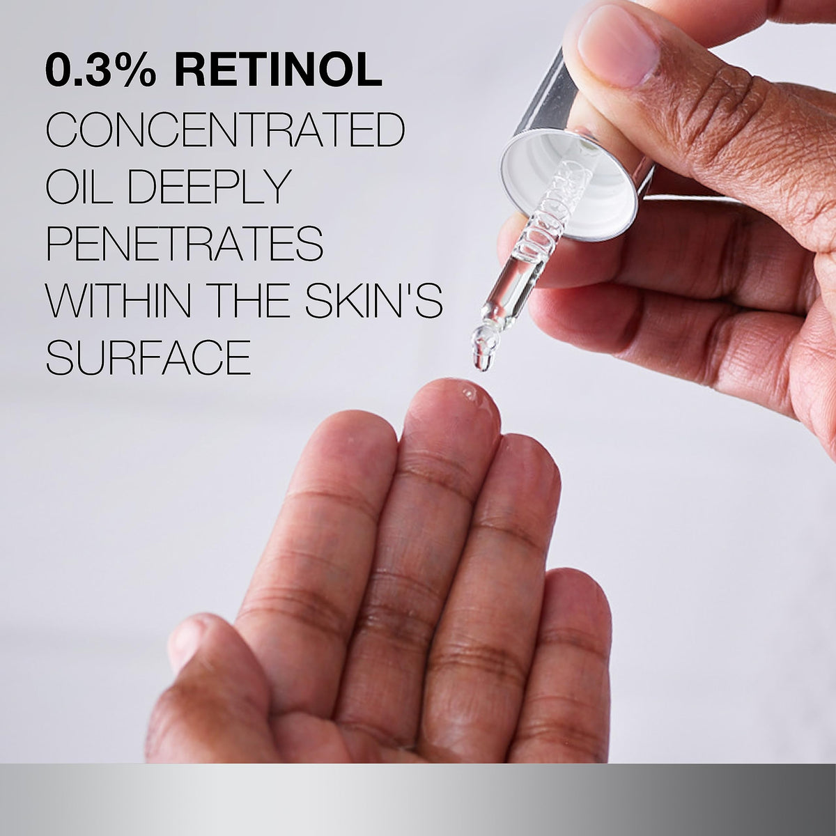 Neutrogena Huile de Vis Anti-Rides au Retinol applicateur en gros plan