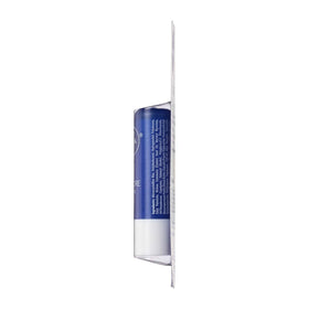 NIVEA A Kiss of Moisture Baume à lèvres, application sur les lèvres