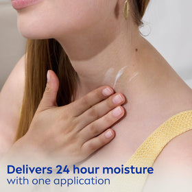 NIVEA crème cou et décolleté en vue de face