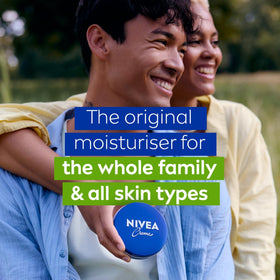 NIVEA Crème Multi-usages 150 ml pot sur une surface en bois