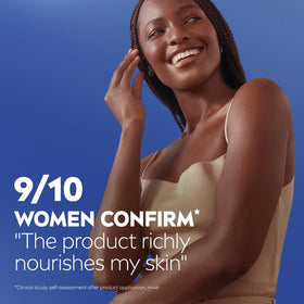 NIVEA Essentiellement Enrichie en utilisation dans une salle de bain