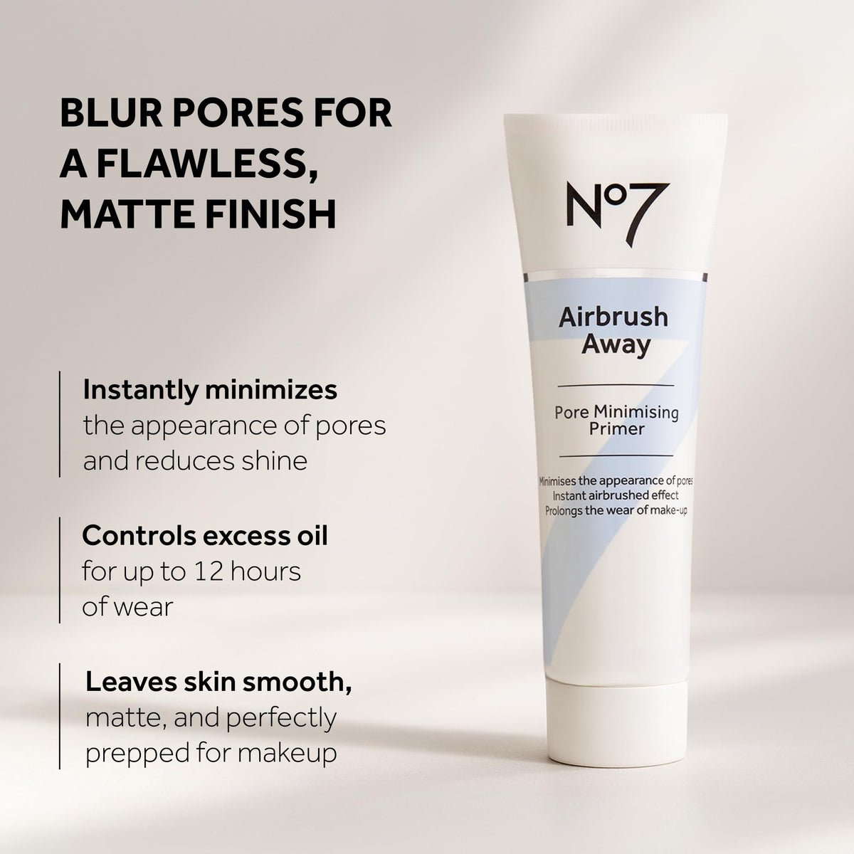 No7 Airbrush Away Primer 30ml texture sur la main