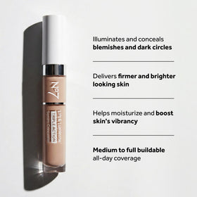No7 Lift & Luminate Sérum Correcteur 8ml sur fond neutre