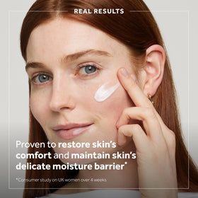 No7 Nettoyant Hydratant pour le Visage 558g, côté gauche