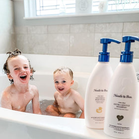 Noodle & Boo Gel Douche Apaisant pour Bébé 473 ml en contexte de bain