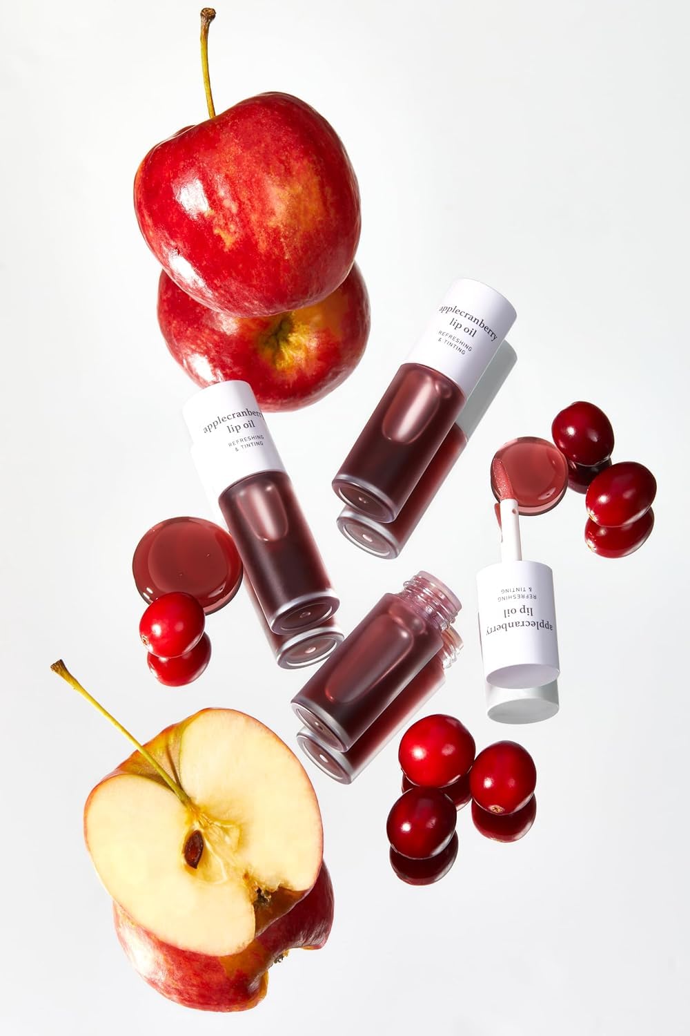 NOONI Huile à Lèvres Apple Cranberry 20g texture sur la main