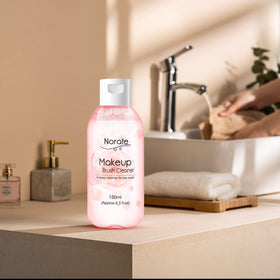 Norate nettoyant pour pinceaux avec une éponge de maquillage