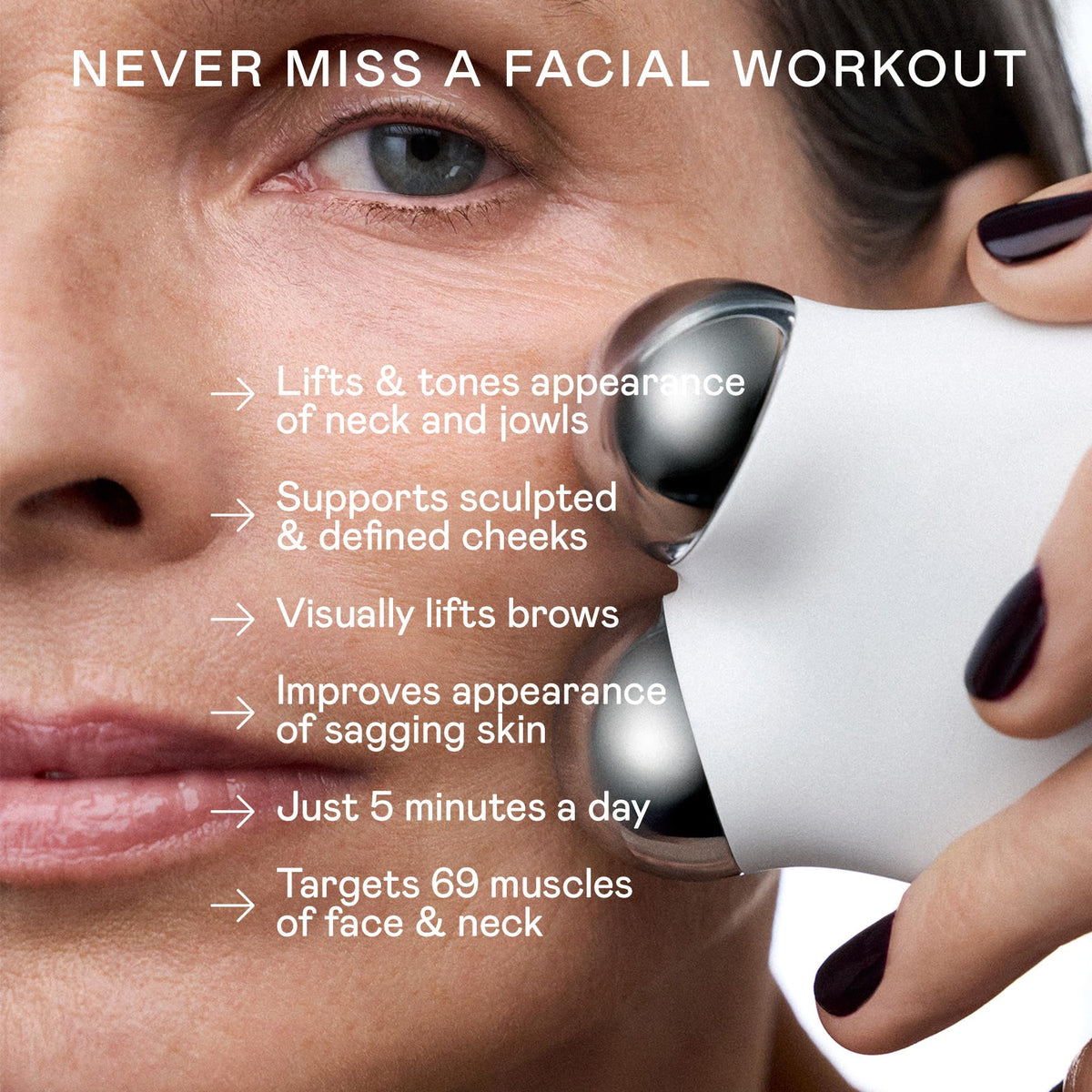 NuFACE MINI+ Outil de Sculptage Facial sur un fond blanc