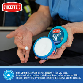 O'Keeffe's Crème pour les Pieds Sains 3,2 oz dans un cadre de salle de bain