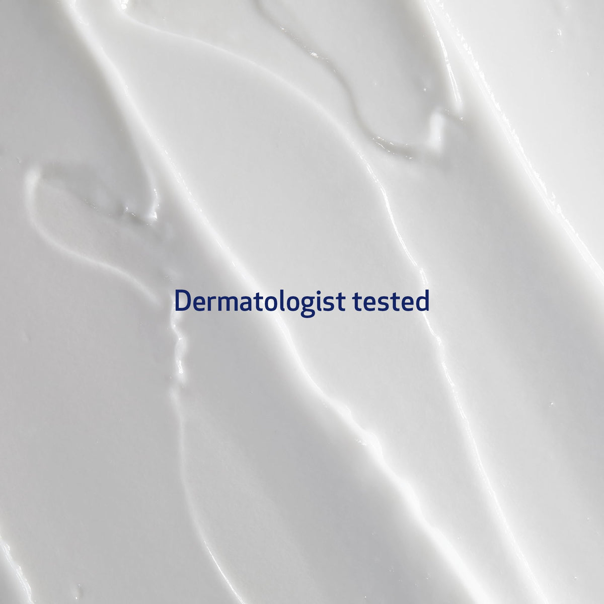 Obagi Medical Crème Nu-Derm Clear FX 80g sur une table de soin