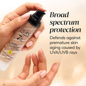 Olay Crème Hydratante CC Correctrice de Teint SPF 15 en usage