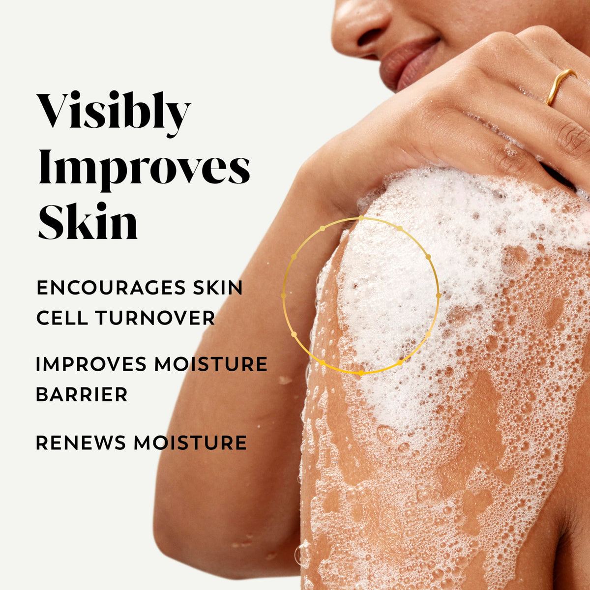 Olay Gel Douche Exfoliant 20 fl oz sur un fond de salle de bain