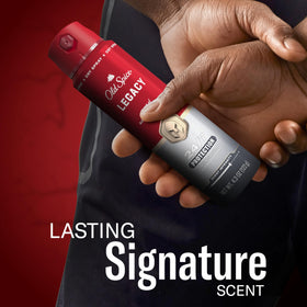 Old Spice Spray Antitranspirant avec un fond naturel