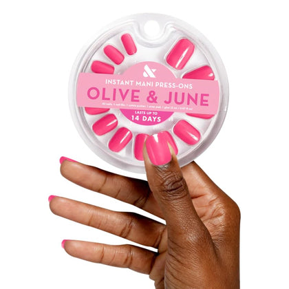 Olive & June Instant Mani Faux Ongles Hot Strawberry vue de face avec emballage