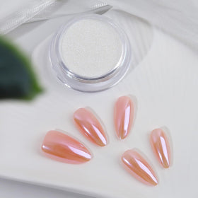 Ongles décorés avec la poudre à ongles chromée Artdone