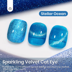 Ongles manucurés avec vernis Bleu Cat Eye de Beetles