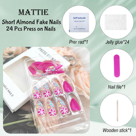 Ongles MAOTTIE appliqués sur une main, vue rapprochée