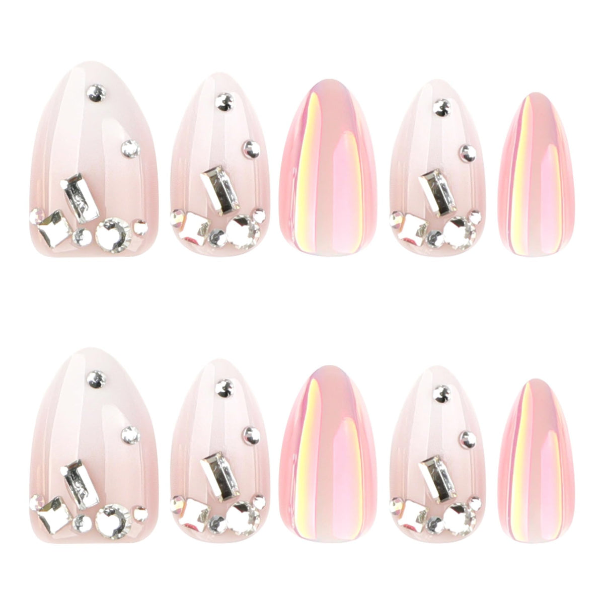 Ongles press-on CTTHNBD appliqués sur des mains soignées