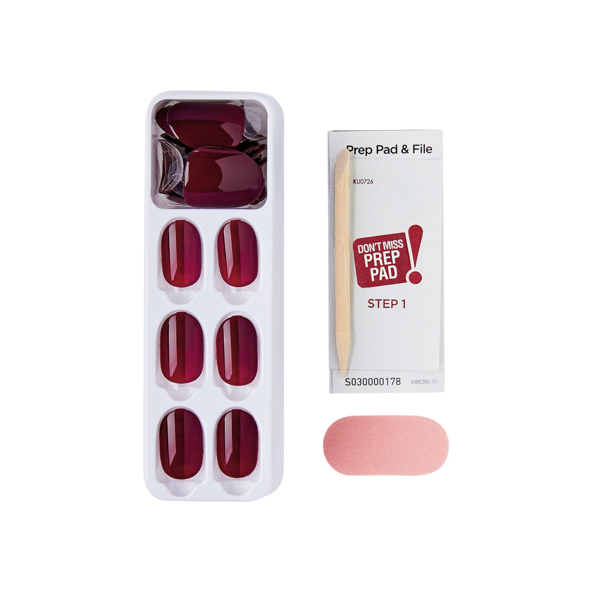 Ongles press-on imPRESS en application sur des ongles naturels