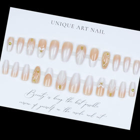 Ongles press-on LPOODDNU dans leur emballage