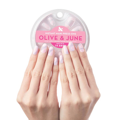 Ongles press-on Olive & June Groovy Swirl, modèle court, vue de face
