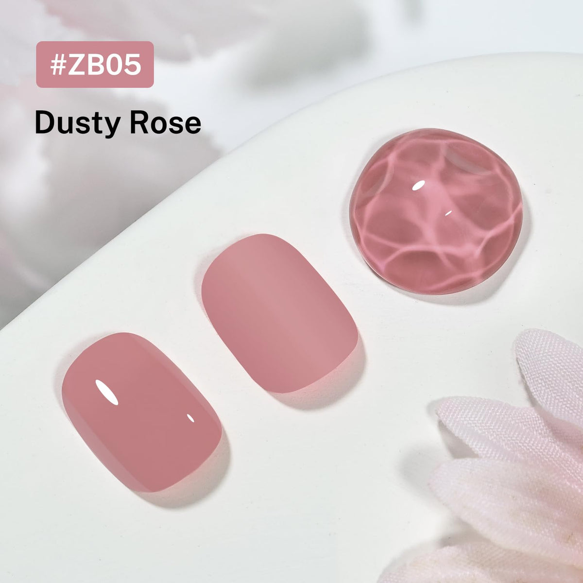 OpenLive vernis à ongles rose poudré sur une table avec accessoires de manucure