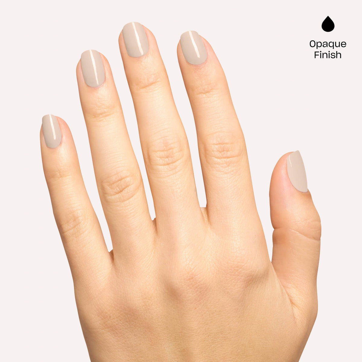OPI GelColor Berlin There, Doin’ That vernis sur une table avec accessoires de manucure