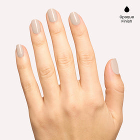 OPI GelColor Berlin There, Doin’ That vernis sur une table avec accessoires de manucure