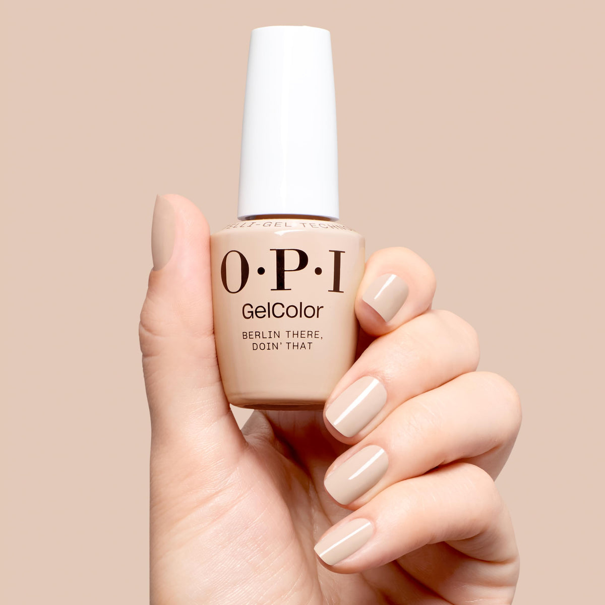 OPI GelColor Berlin There, Doin’ That vernis taupe clair sous lampe LED