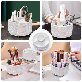 Organisateur de pinceaux de maquillage sur une coiffeuse élégante
