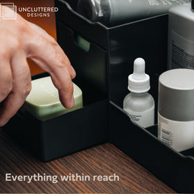 Organisateur de salle de bain noir Uncluttered Designs avec lotions et cosmétiques