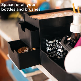 Organisateur de salle de bain noir Uncluttered Designs en situation