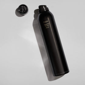 ORIBE Superfine Laque sur un fond neutre