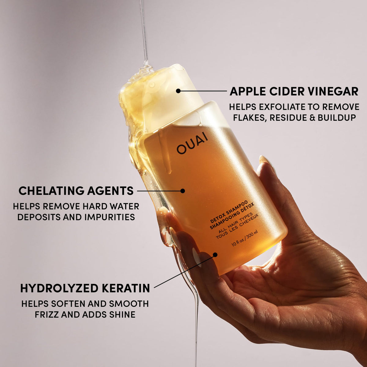 OUAI Shampoo Détox 473 ml sur fond neutre