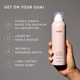 OUAI Shampoo Sec Melrose Place en application sur cheveux