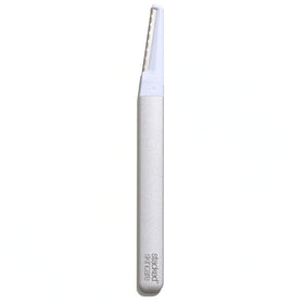 Outil de dermaplaning StackedSkincare vue de face avec manche en aluminium