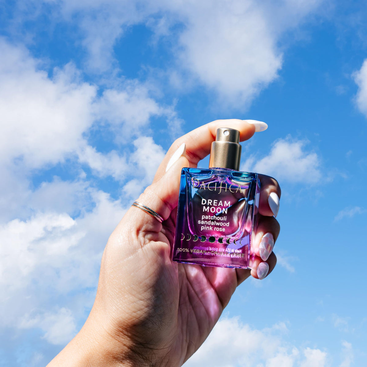 Pacifica Dream Moon parfum femme sur plan de travail