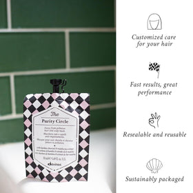 Packaging du masque revitalisant Davines sur une table en bois