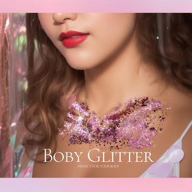 Paillettes roses sur les bras et le décolleté