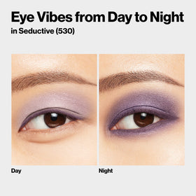 Palette d'ombres à paupières REVLON 530 Seductive sur une table