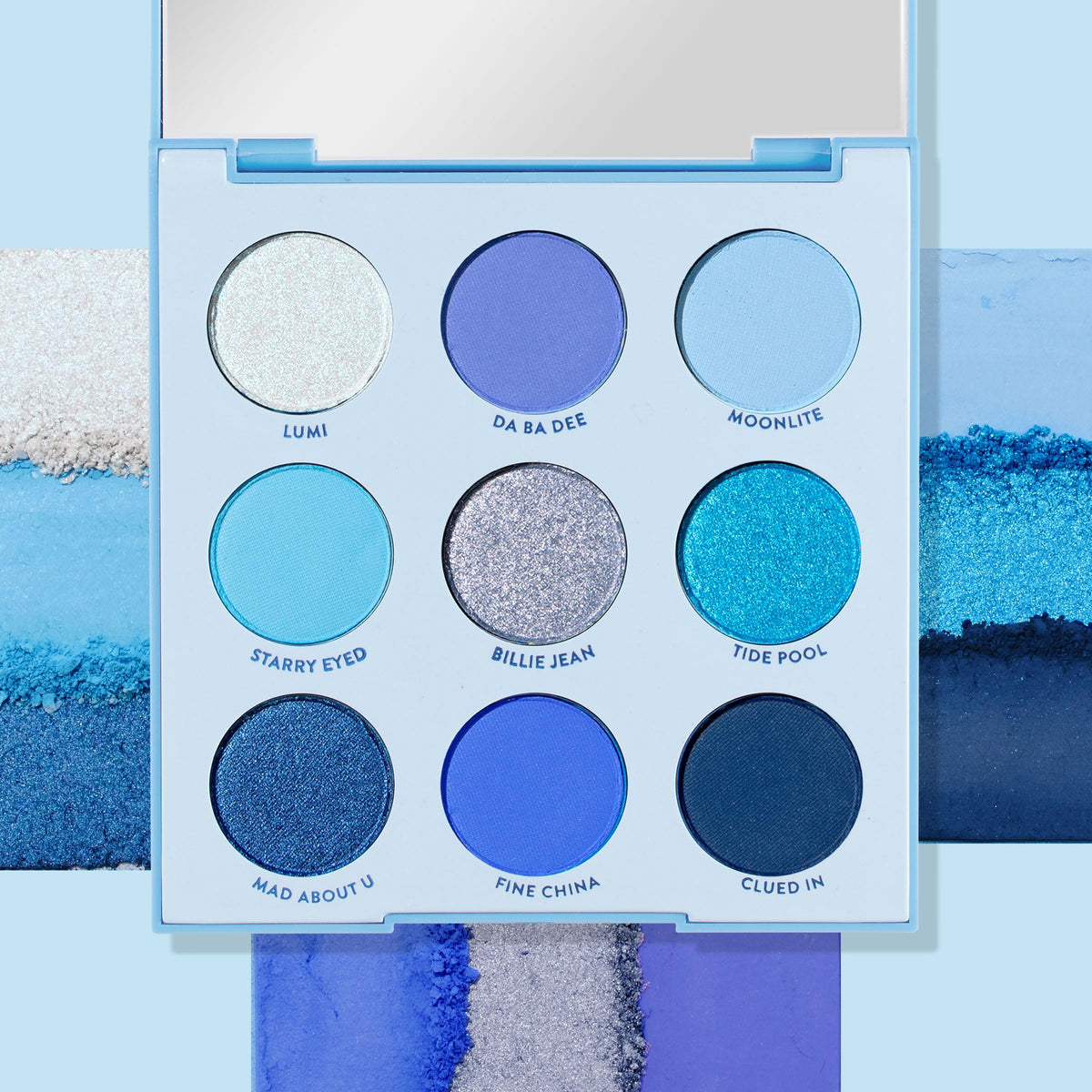 Palette de fards à paupières ColourPop avec des teintes bleues en usage
