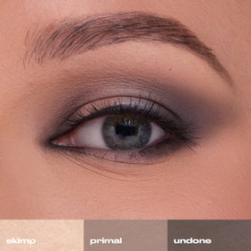 Palette URBAN DECAY Naked2 Basics sur un fond neutre