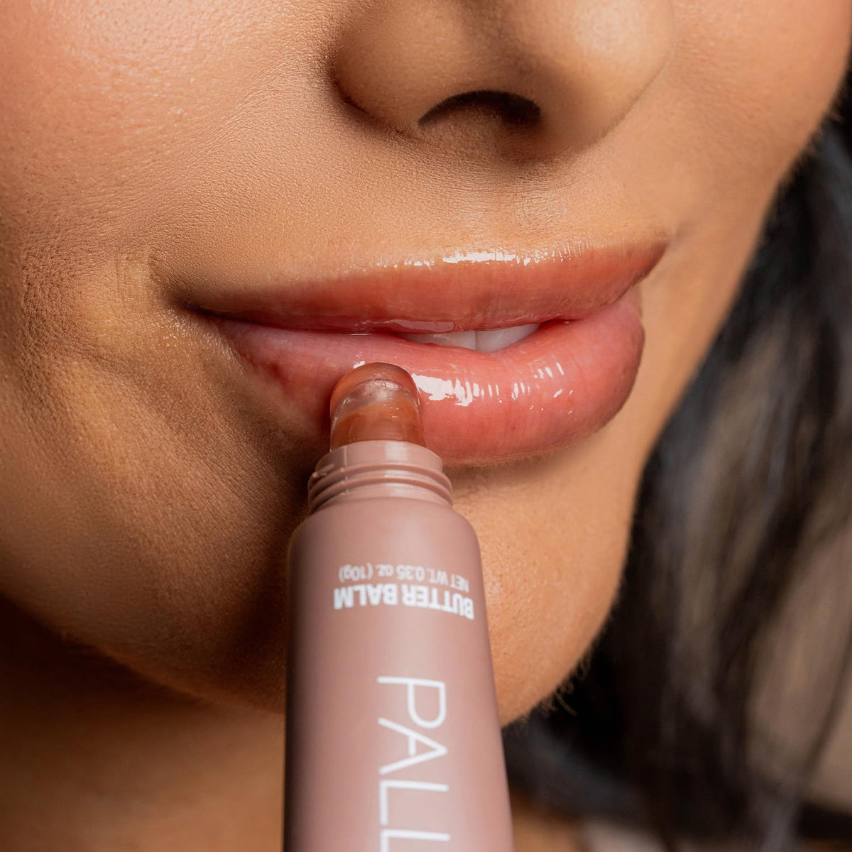 Palladio Butter Balm en situation sur une table de maquillage